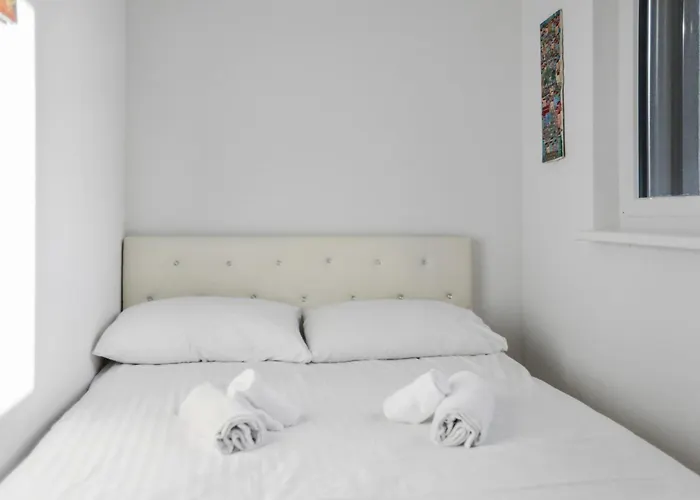 Saillon, Maison 5 Pers - Terrasse - Parking Prive