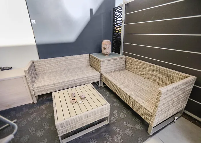 Saillon, Maison 5 Pers - Terrasse - Parking Prive Holiday home *