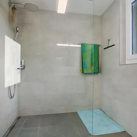 Hébergement de vacances Saillon, Maison 5 Pers - Terrasse - Parking Privé Saillon