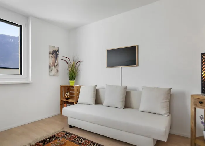 Holiday home Saillon, Maison 5 Pers - Terrasse - Parking Prive